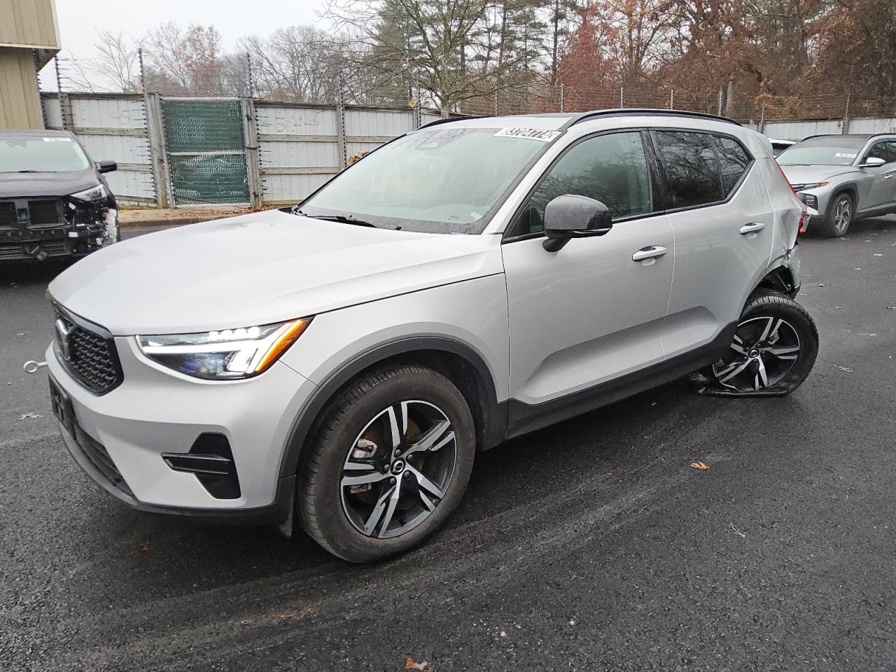 VOLVO XC40 CORE 2024