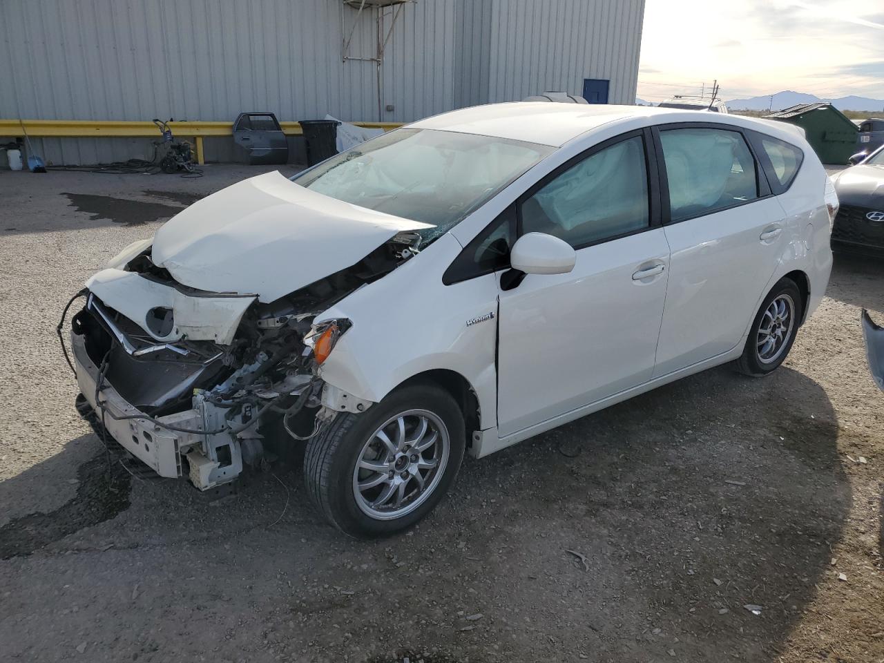 TOYOTA PRIUS V 2012