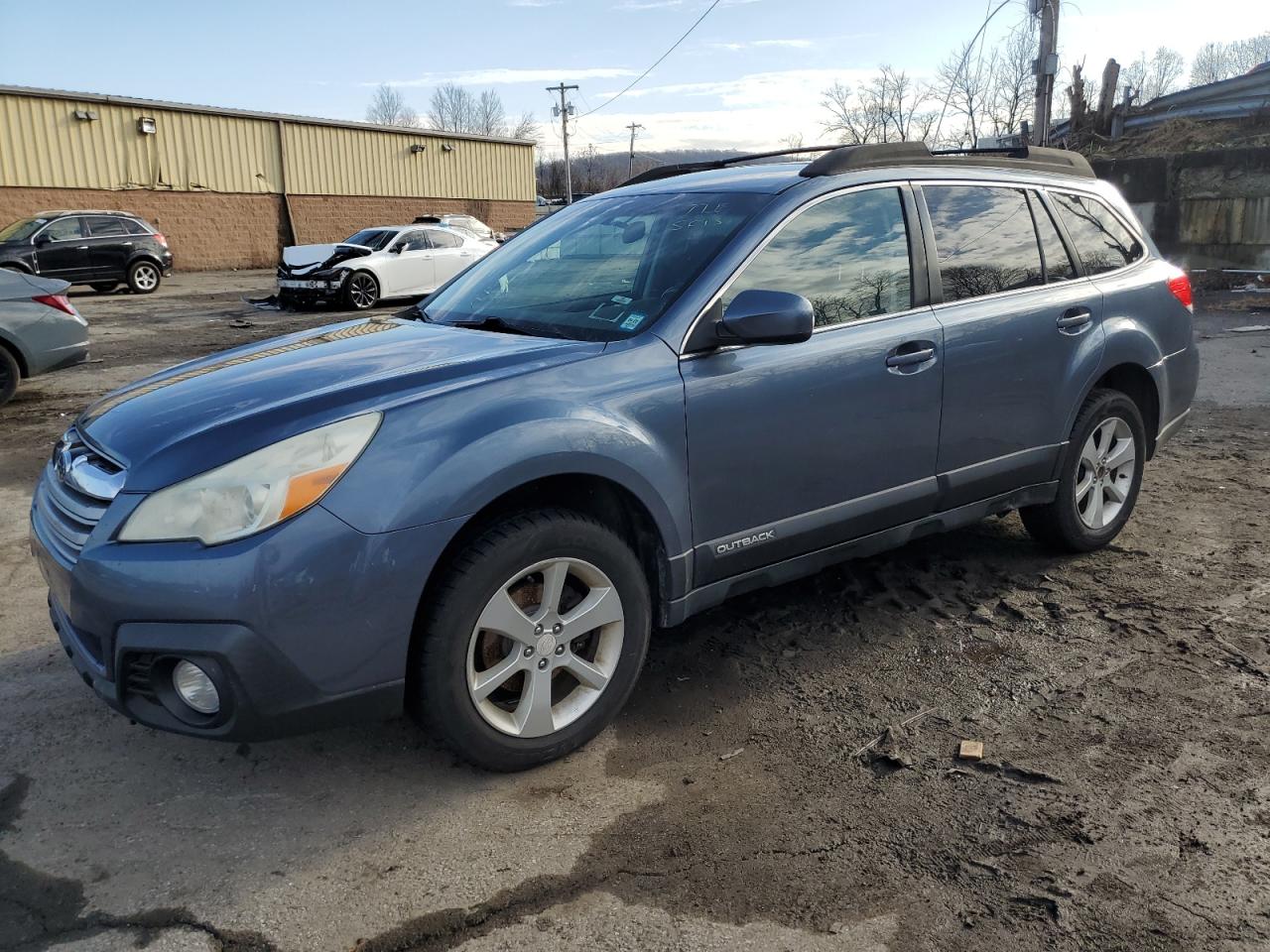 SUBARU OUTBACK 2. 2013