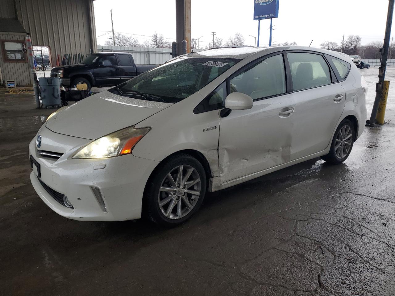 TOYOTA PRIUS V 2013