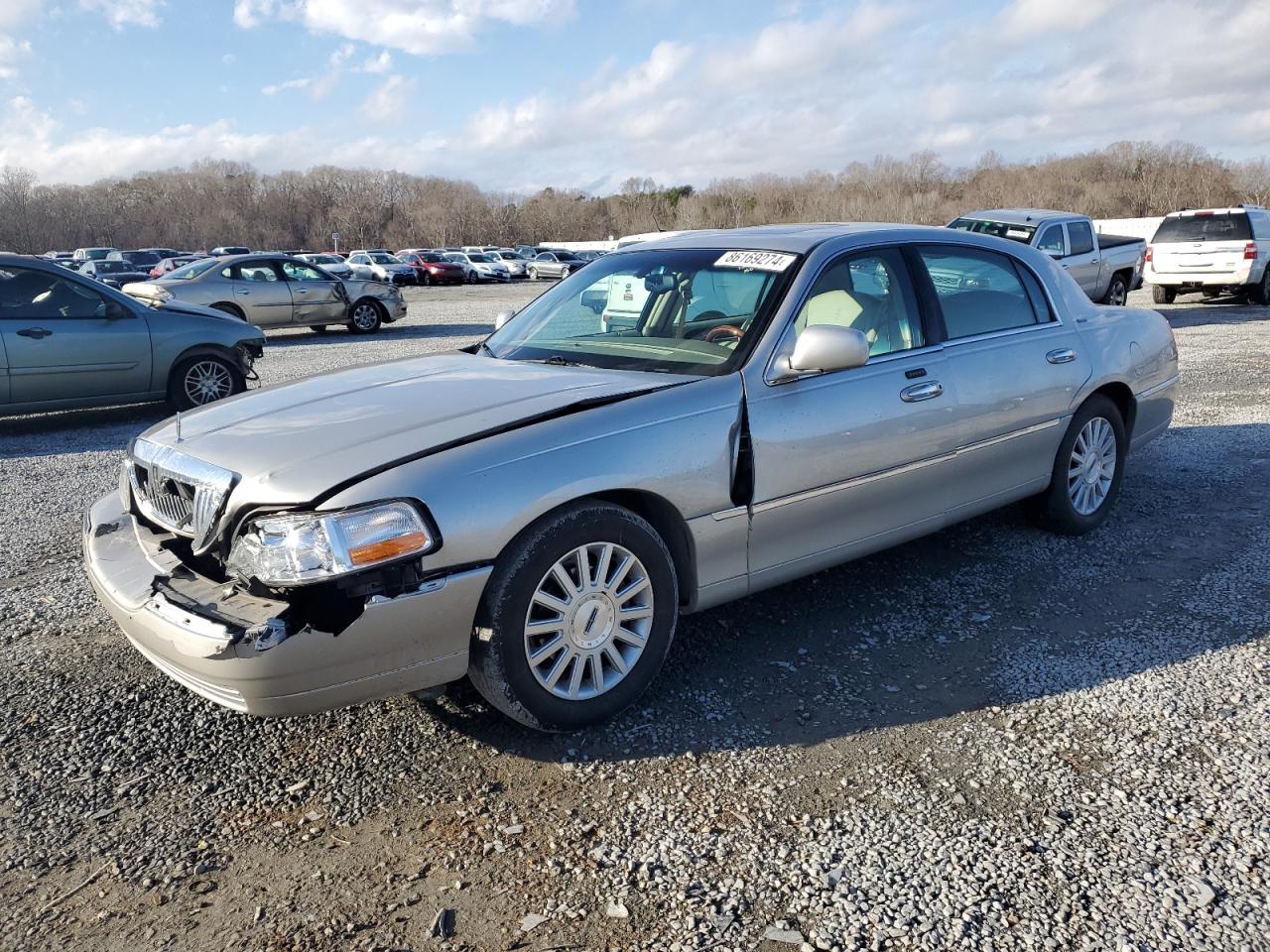 LINCOLN TOWN CAR U 2004