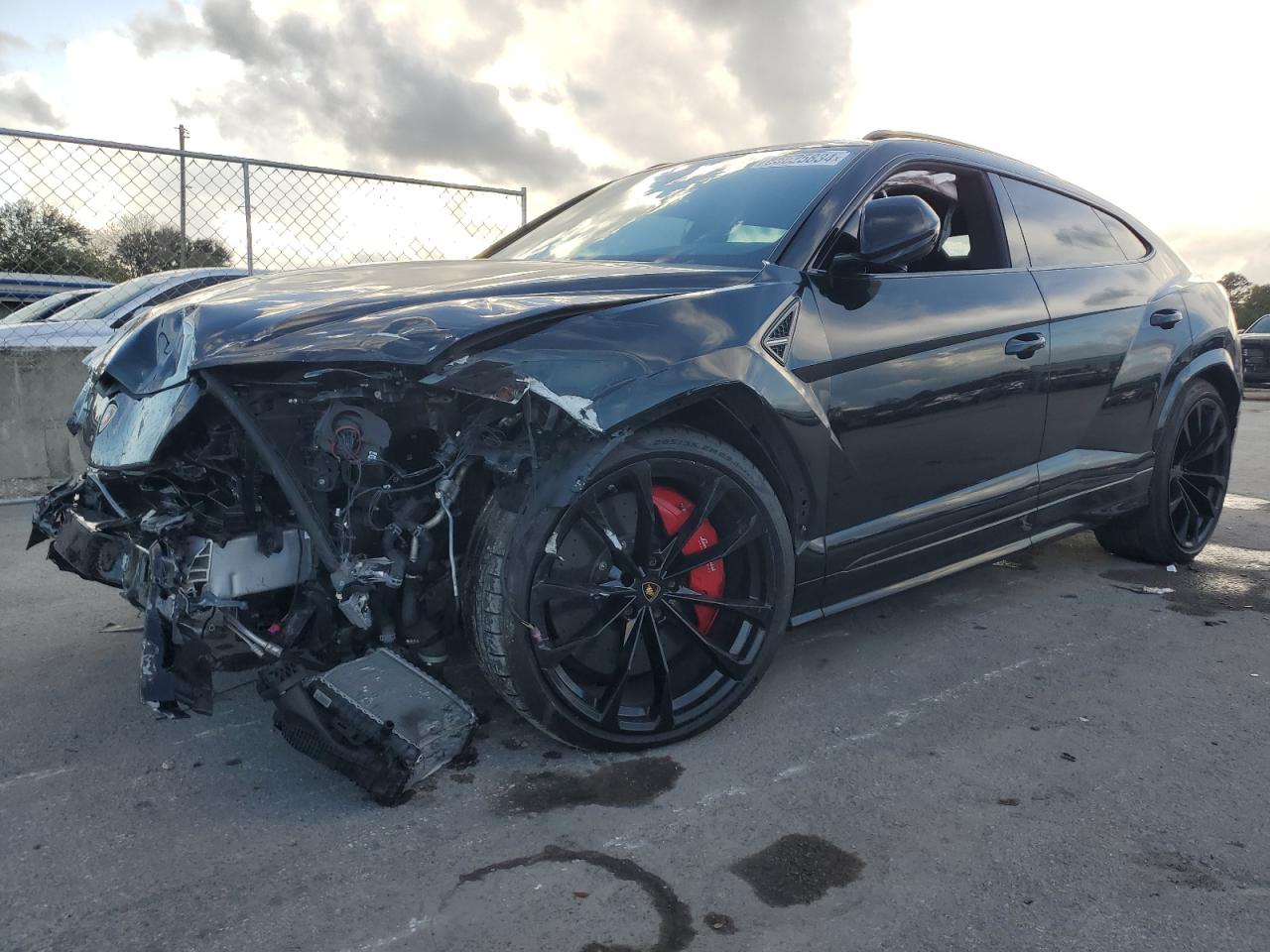 LAMBORGHINI URUS 2020