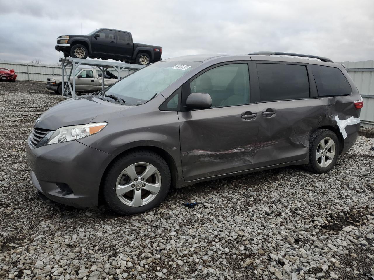 TOYOTA SIENNA LE 2016