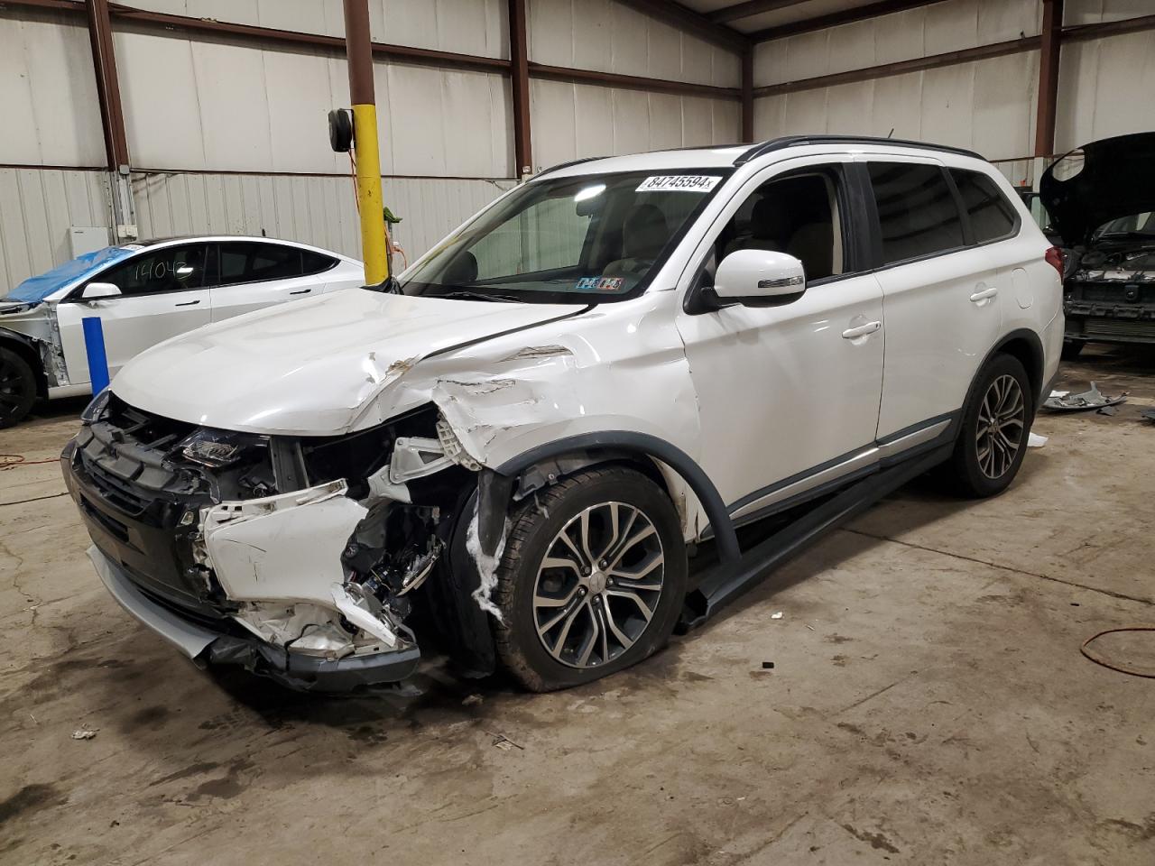 MITSUBISHI OUTLANDER 2016