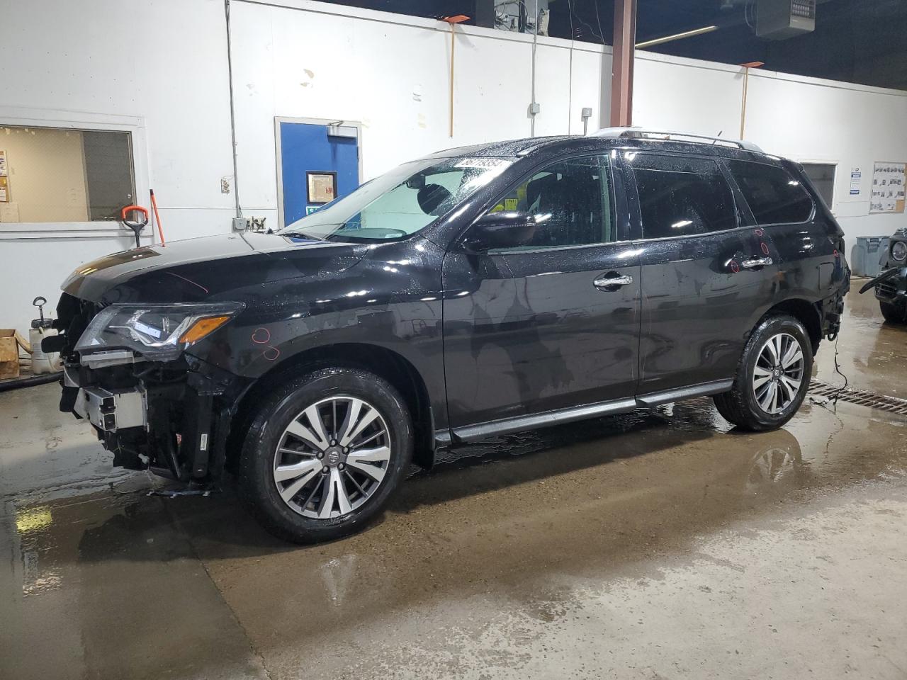 NISSAN PATHFINDER 2017
