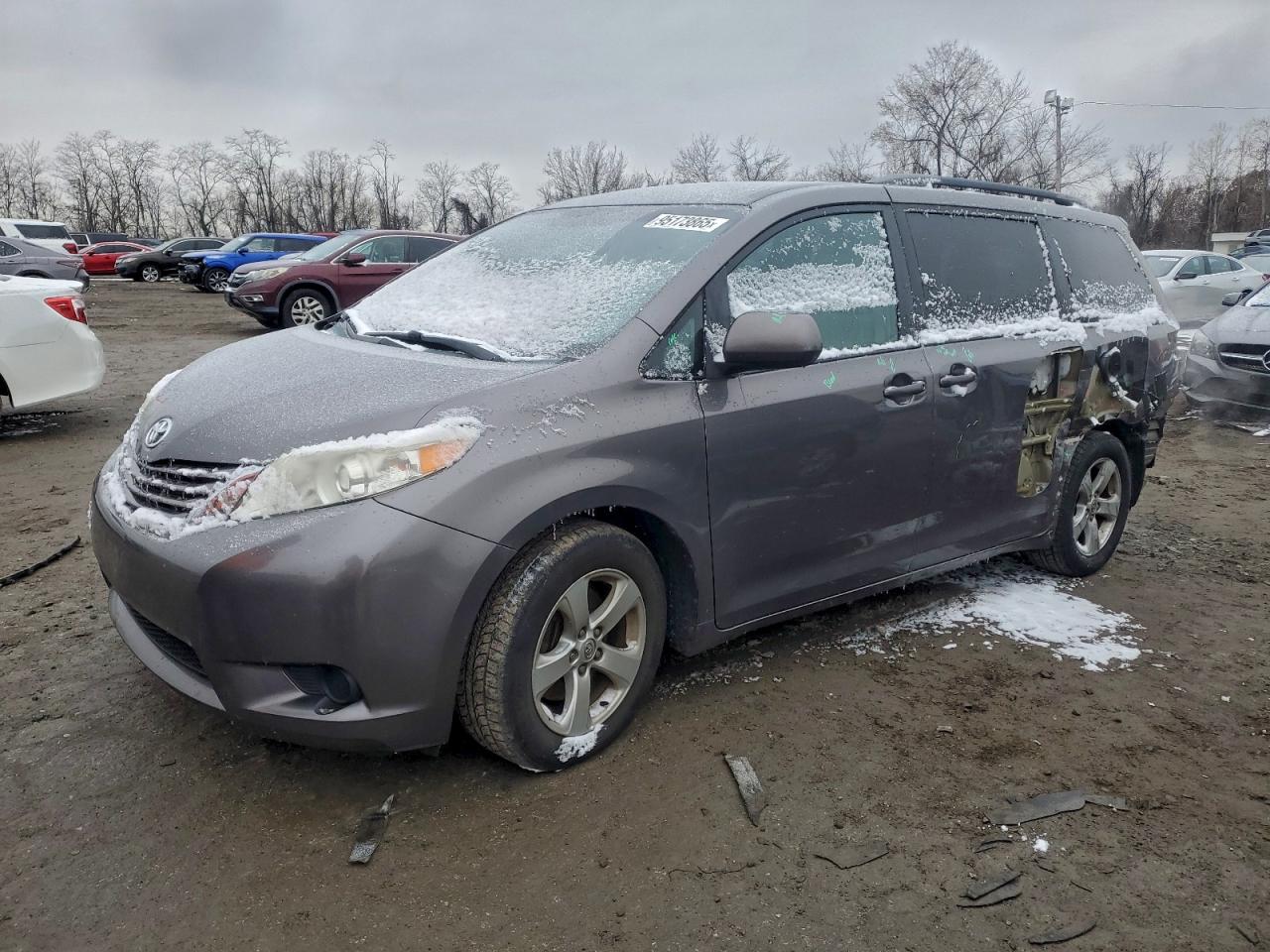 TOYOTA SIENNA LE 2015