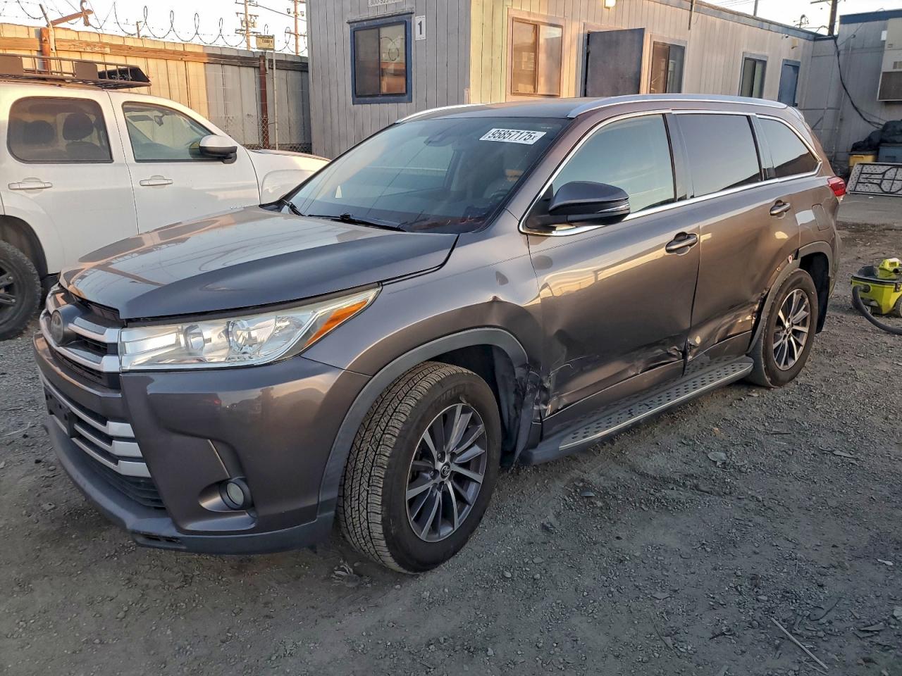 TOYOTA HIGHLANDER 2017