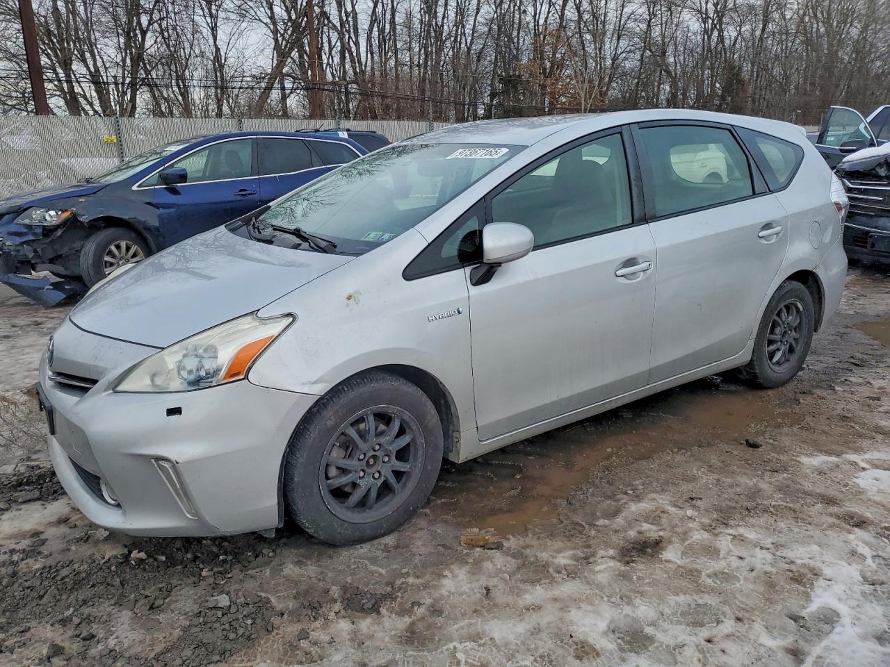 TOYOTA PRIUS V 2012