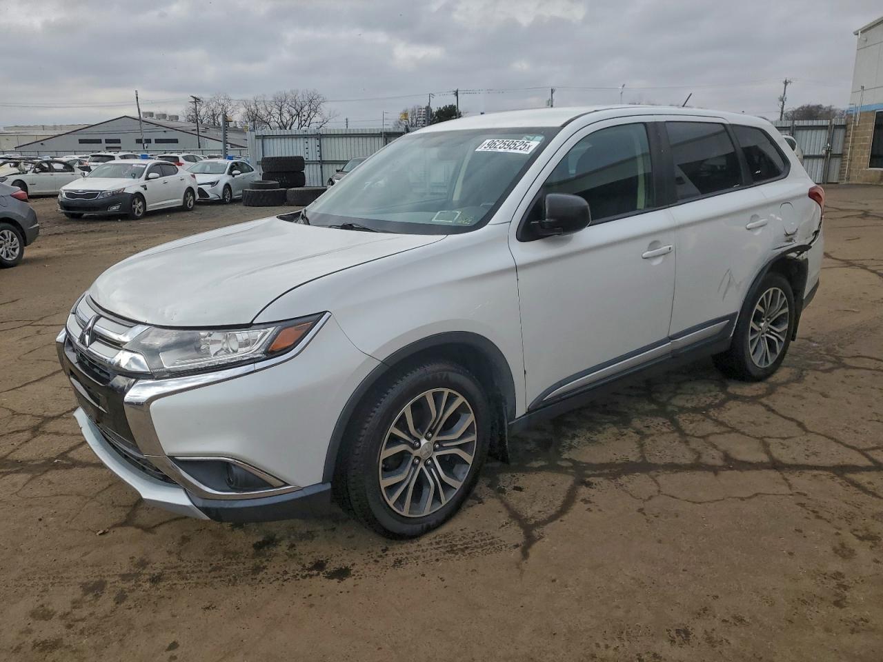 MITSUBISHI OUTLANDER 2016
