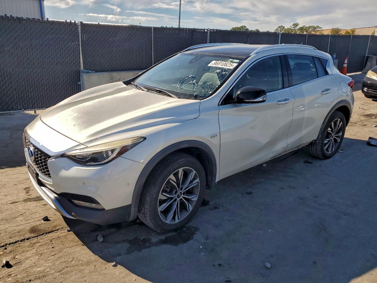 INFINITI QX30 BASE 2017