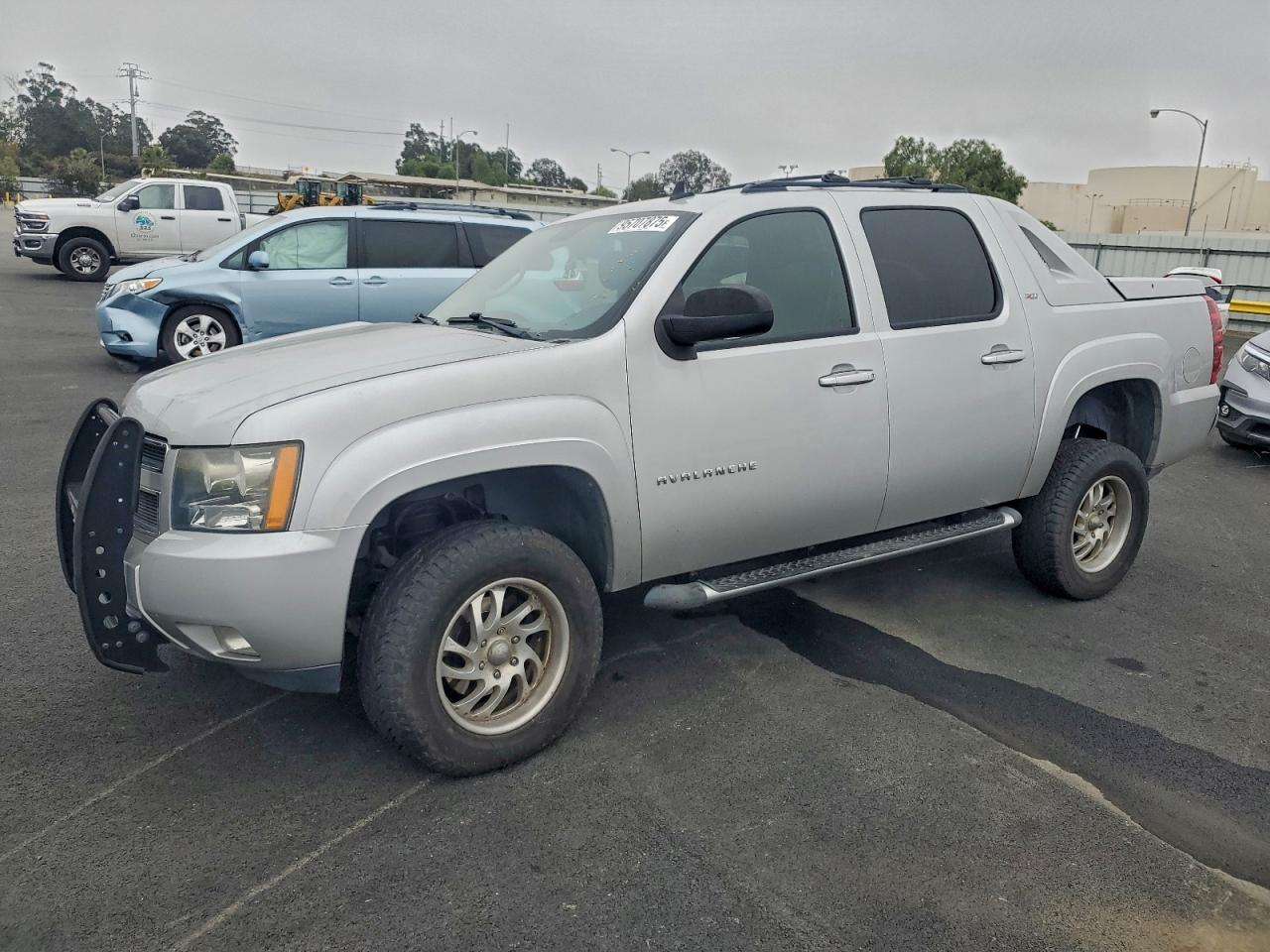 CHEVROLET AVALANCHE 2011