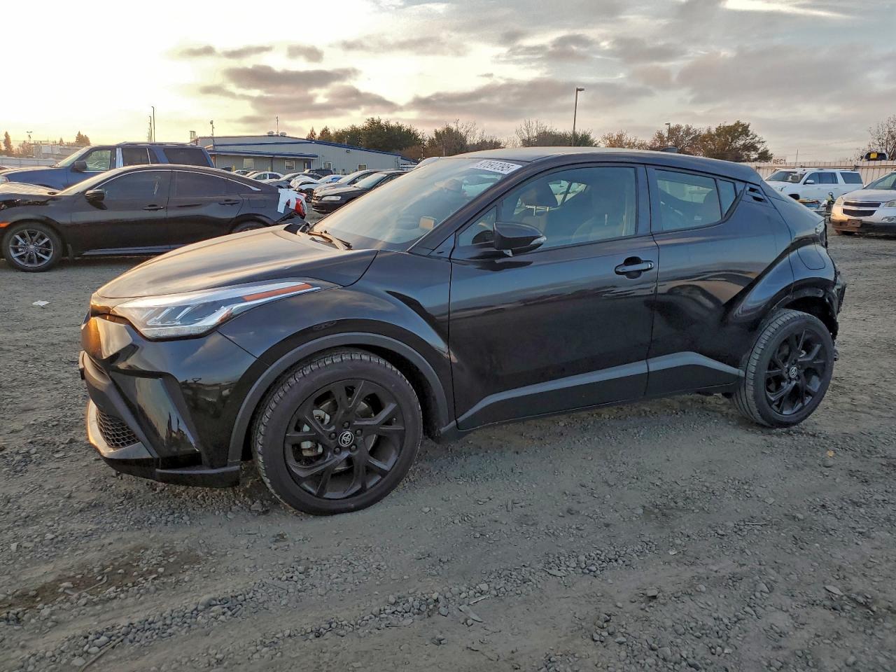 TOYOTA C-HR XLE 2021