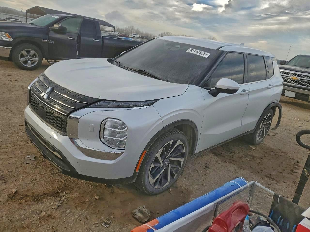 MITSUBISHI OUTLANDER 2022