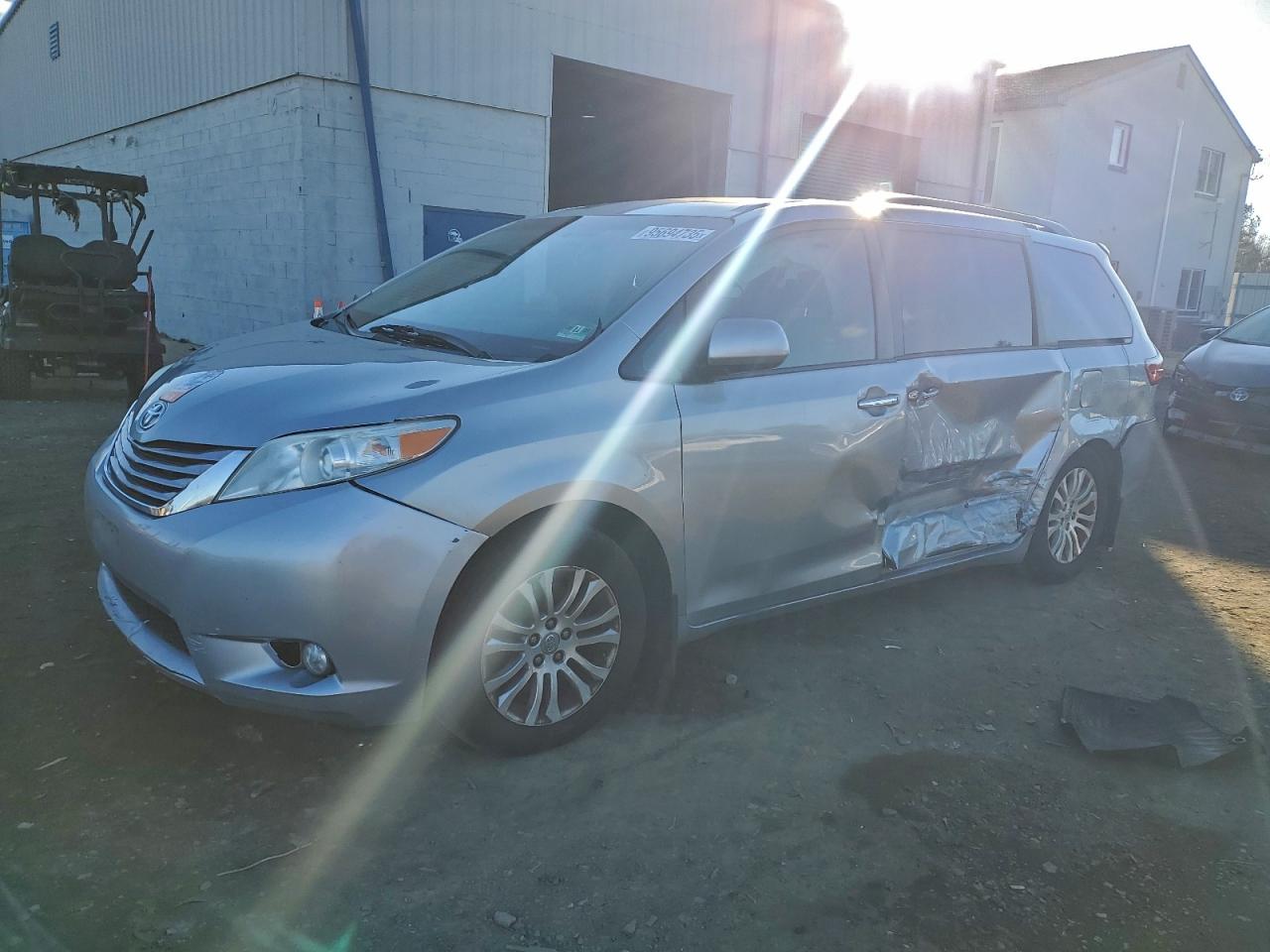 TOYOTA SIENNA XLE 2016