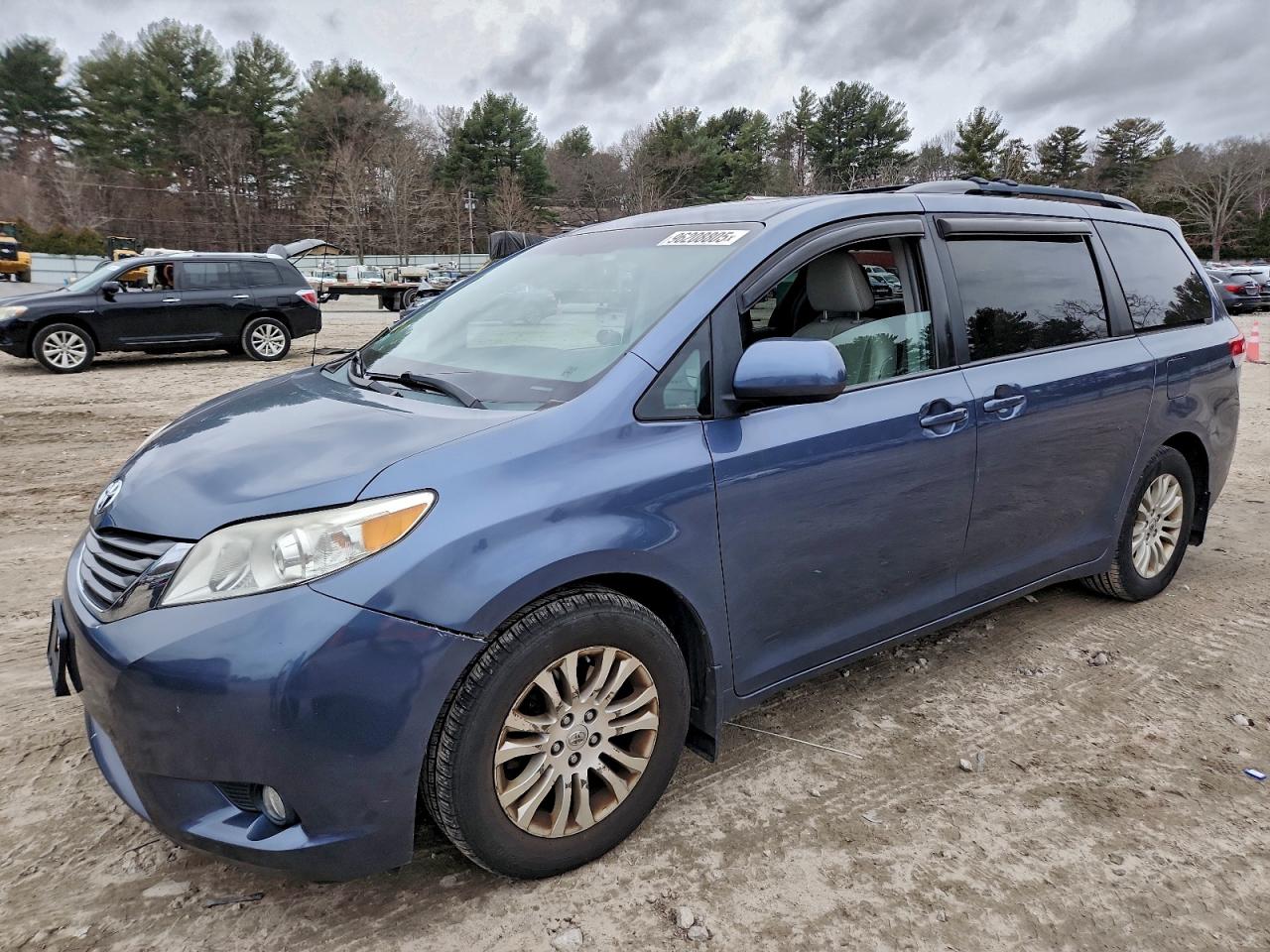 TOYOTA SIENNA XLE 2014