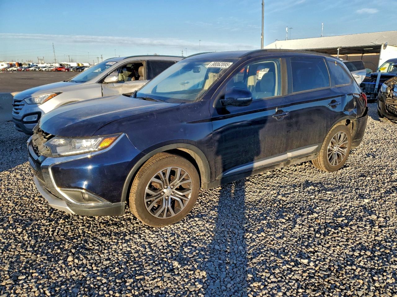 MITSUBISHI OUTLANDER 2016