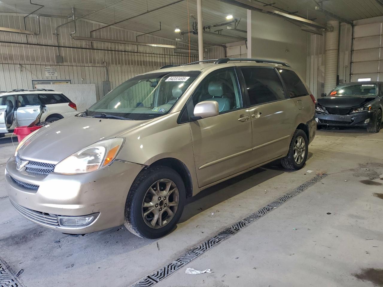 TOYOTA SIENNA XLE 2004