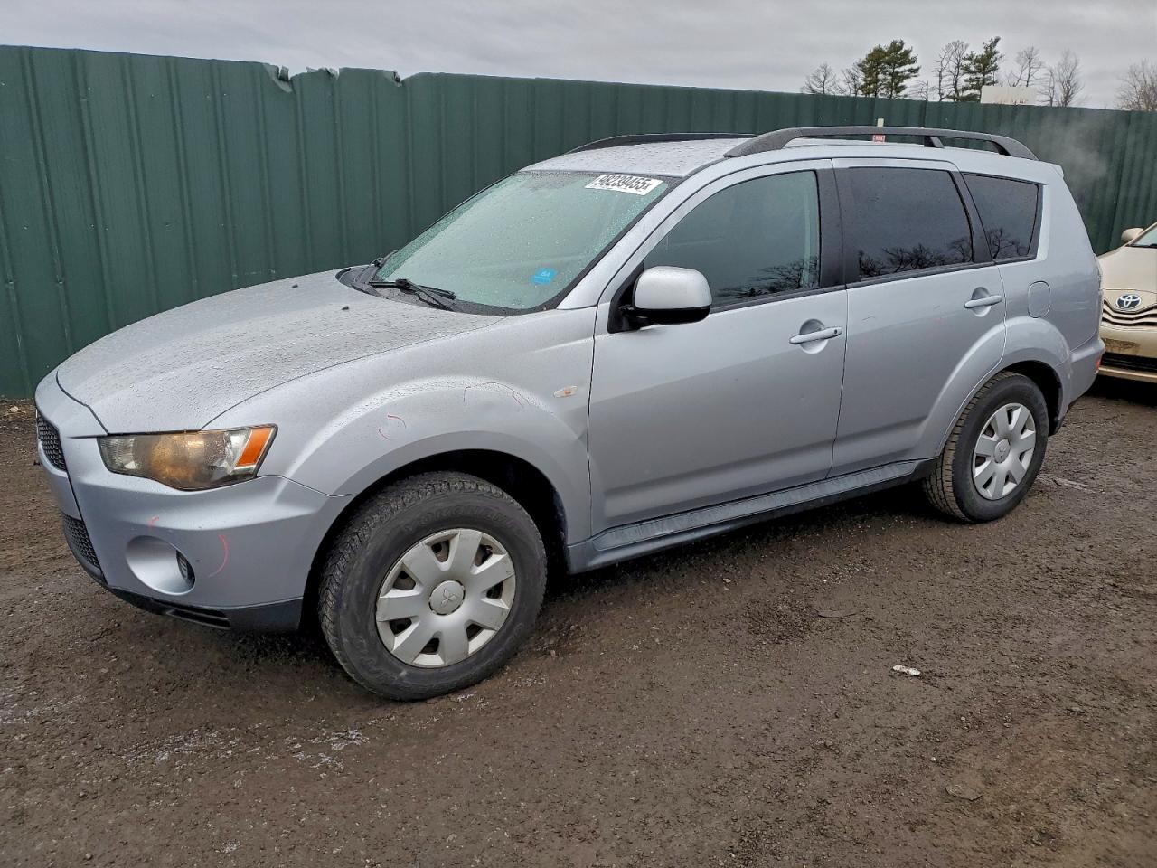 MITSUBISHI OUTLANDER 2011