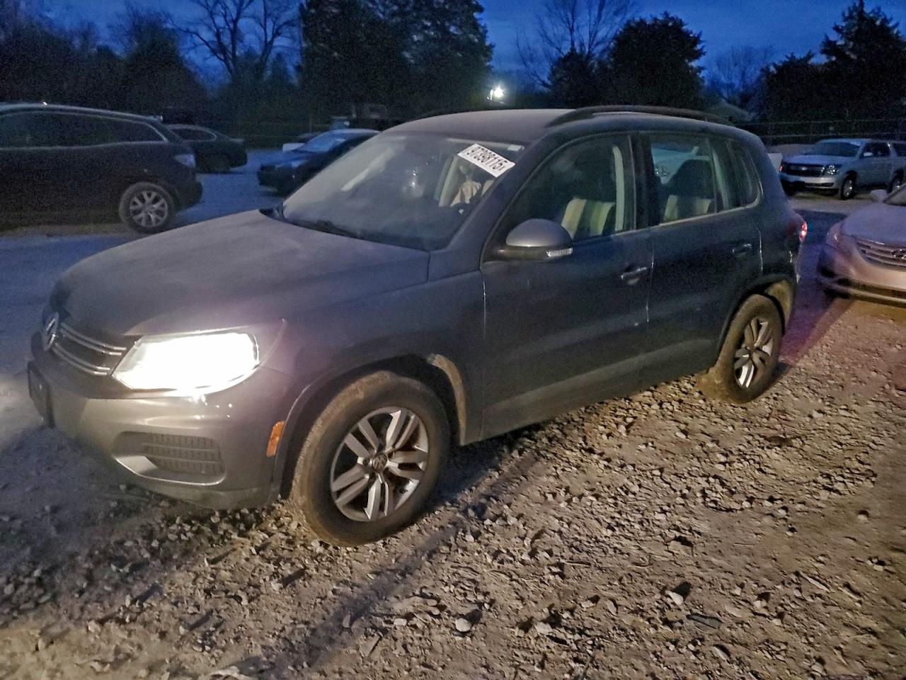 VOLKSWAGEN TIGUAN S 2016