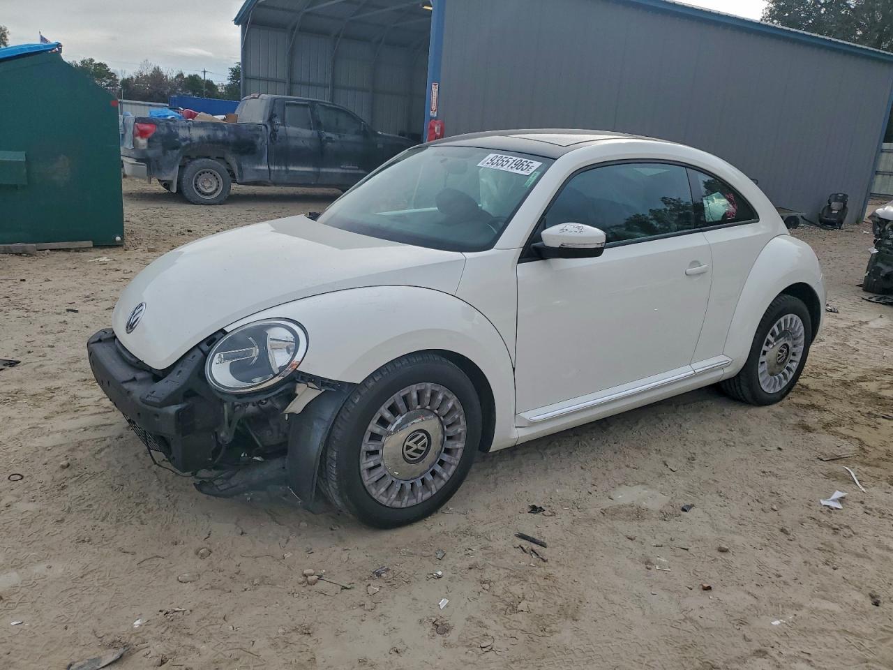 VOLKSWAGEN BEETLE 2013