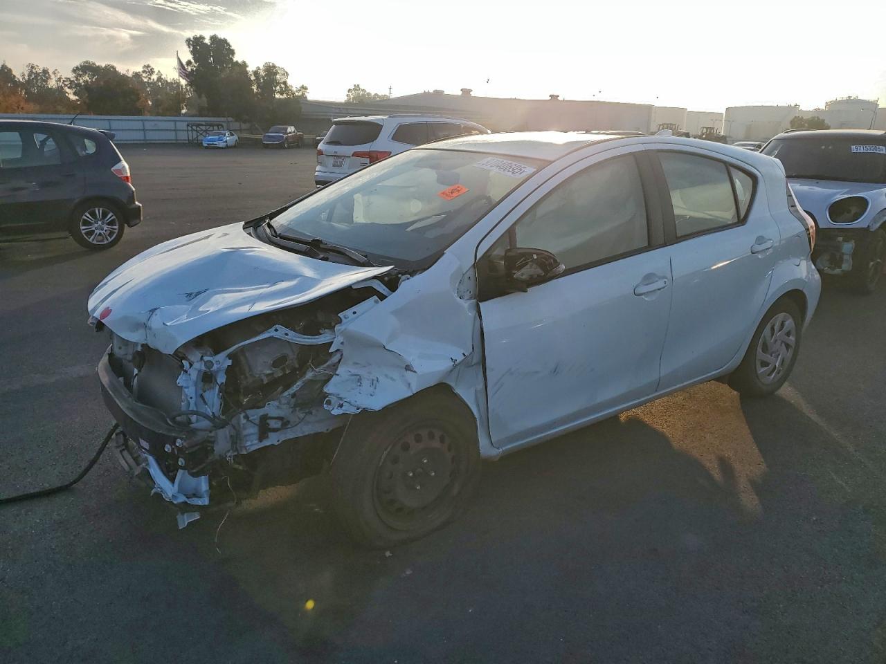 TOYOTA PRIUS C 2016