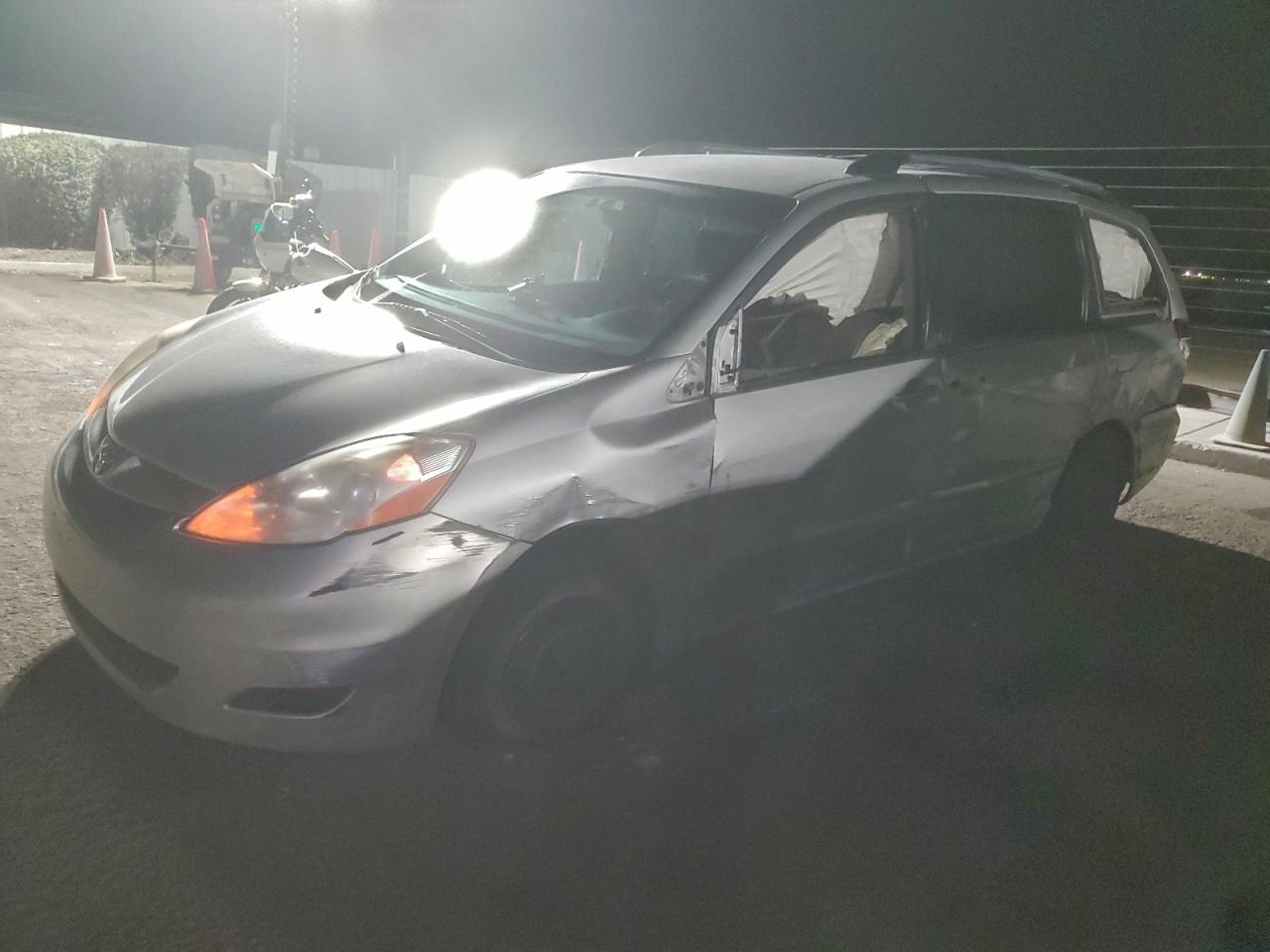 TOYOTA SIENNA CE 2008