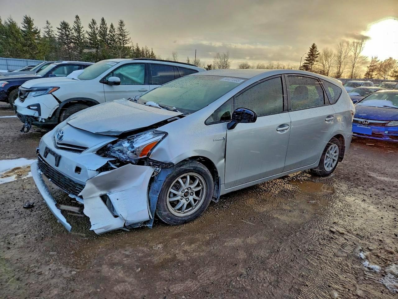 TOYOTA PRIUS V 2012