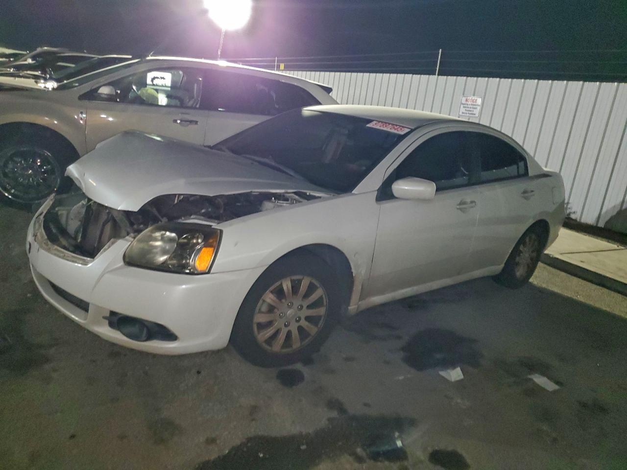 MITSUBISHI GALANT FE 2012