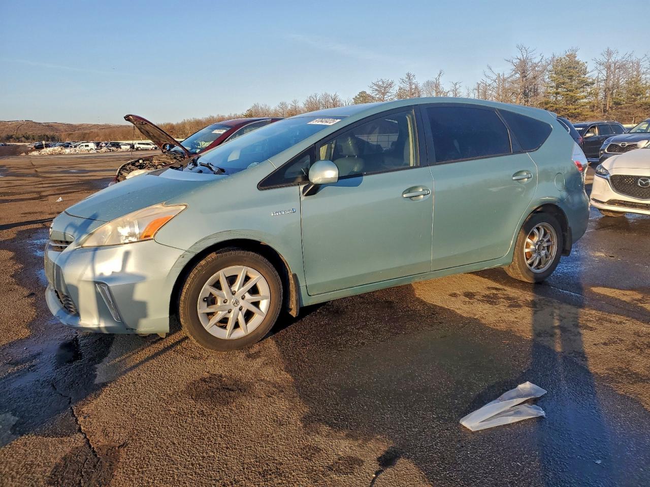 TOYOTA PRIUS V 2013