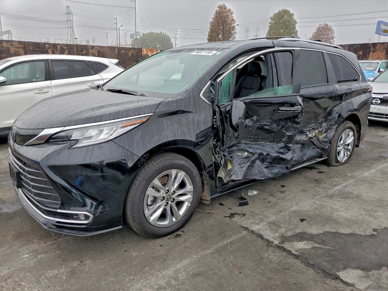 TOYOTA SIENNA LIM 2025