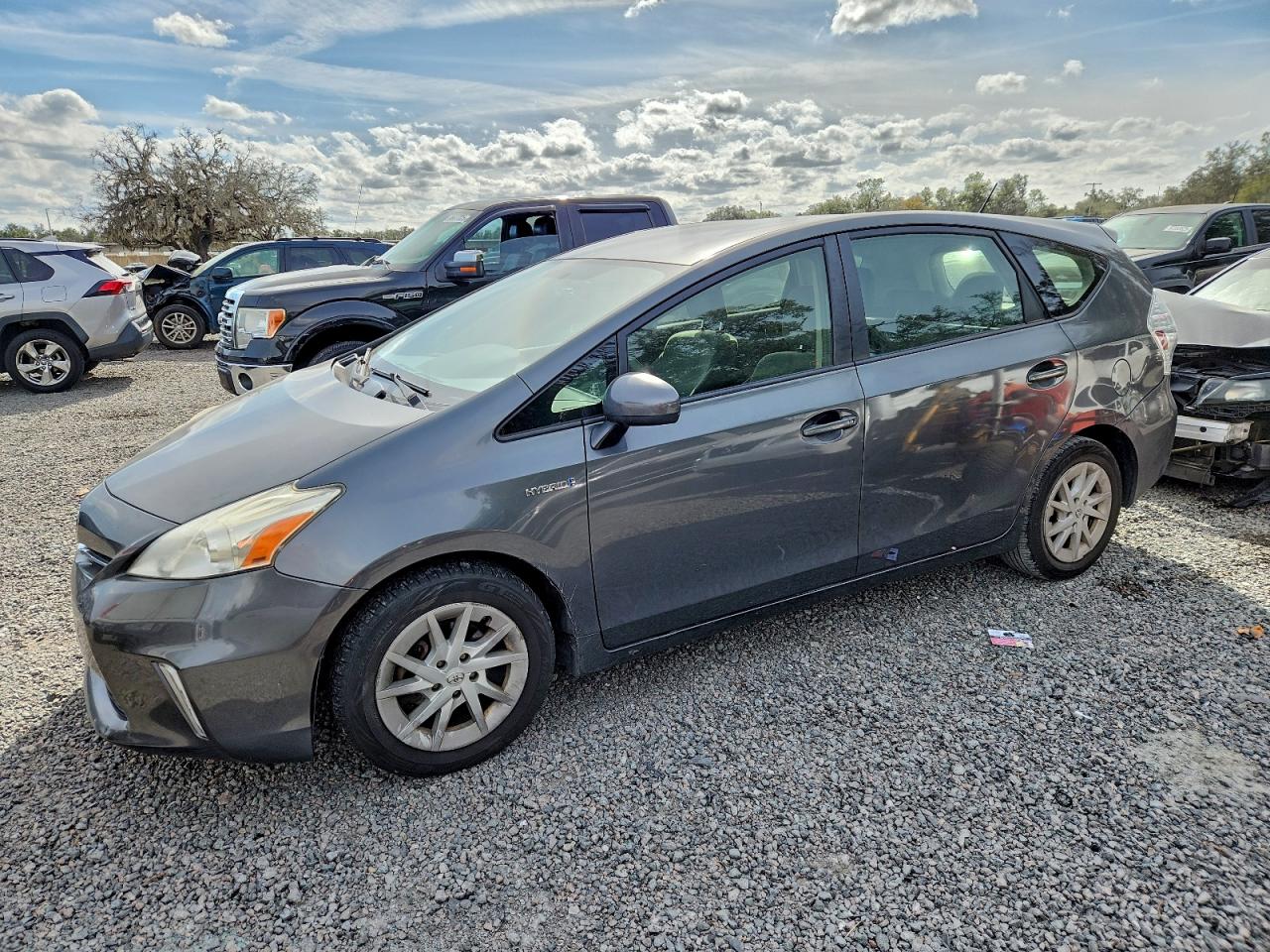 TOYOTA PRIUS V 2012