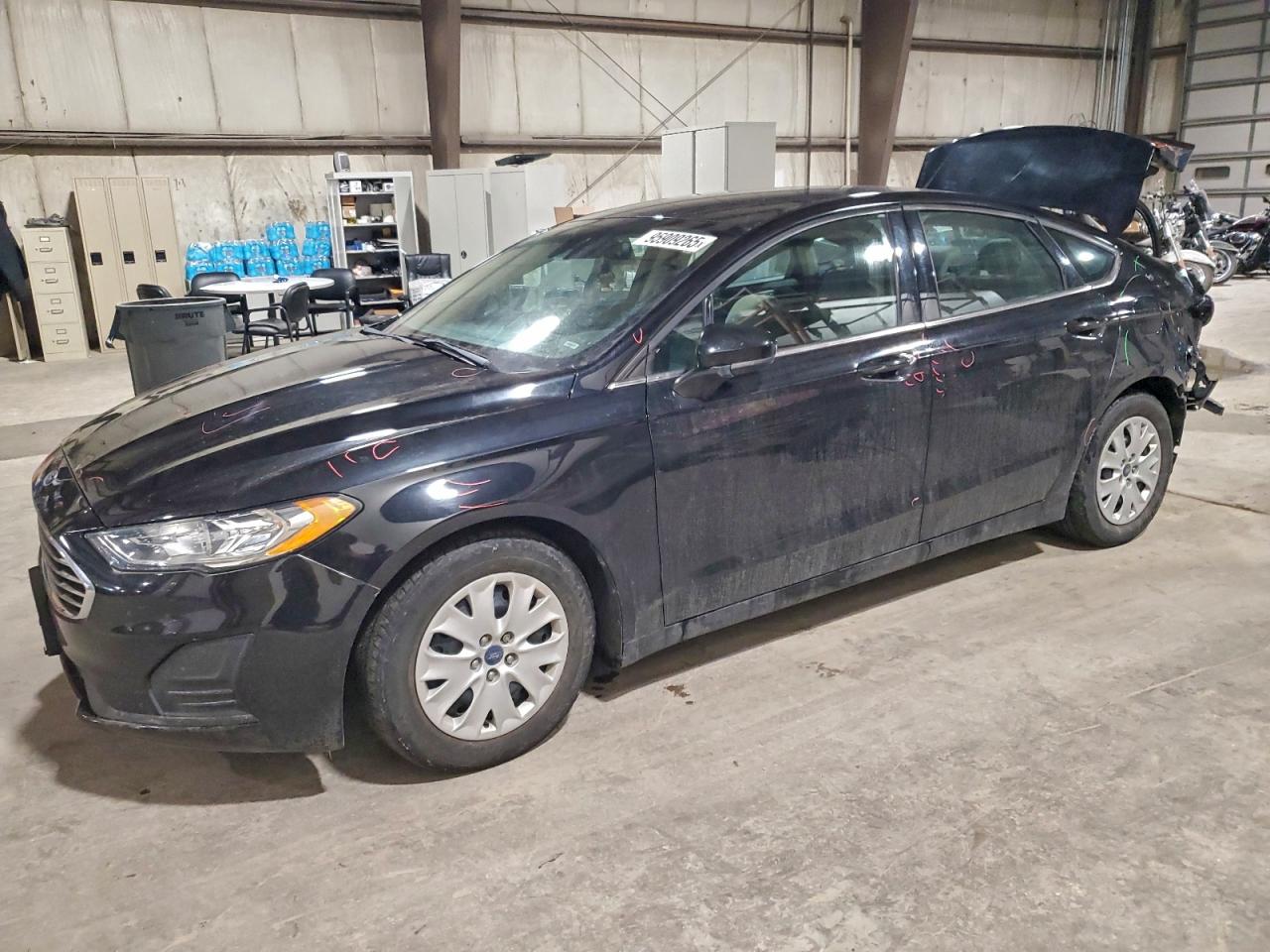 FORD FUSION S 2019