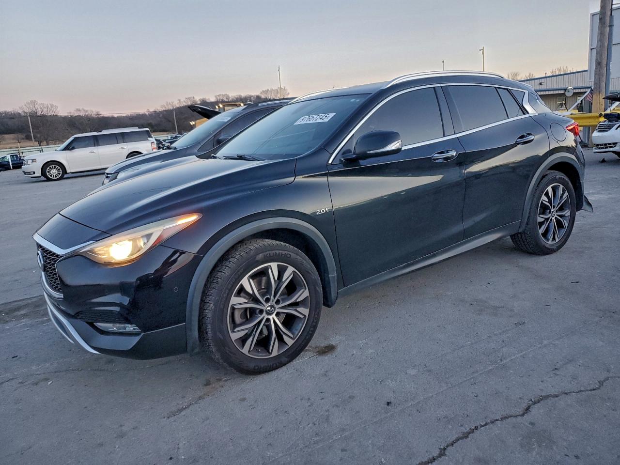 INFINITI QX30 BASE 2017
