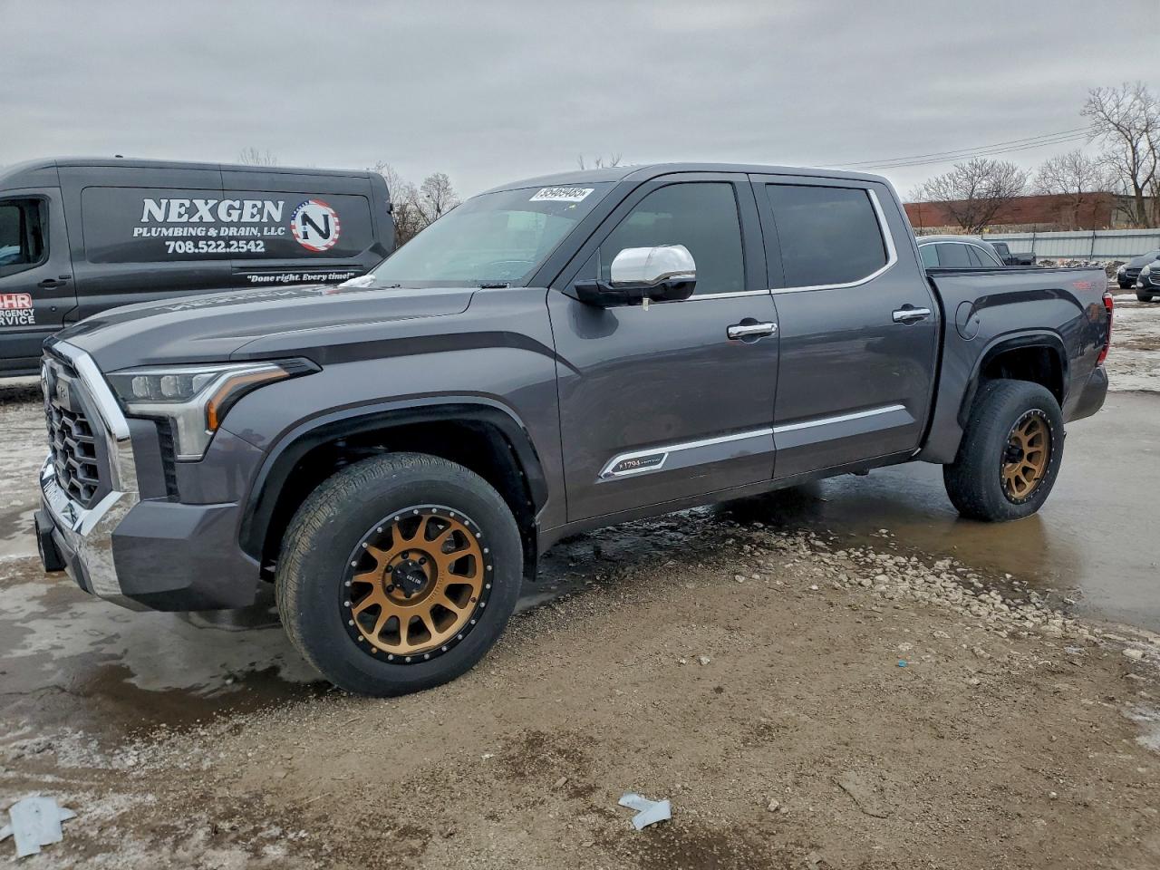 TOYOTA TUNDRA 2024