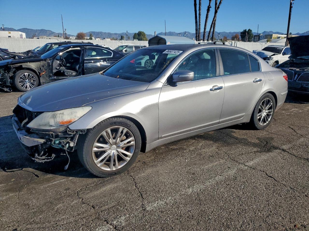 HYUNDAI GENESIS 3. 2011