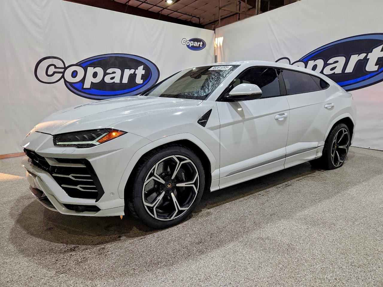LAMBORGHINI URUS 2019