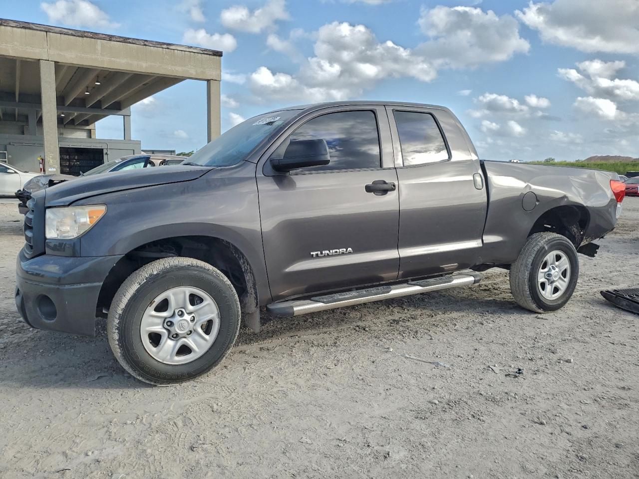 TOYOTA TUNDRA 2011