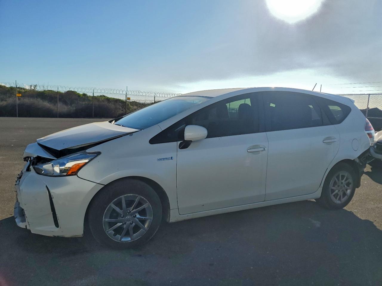 TOYOTA PRIUS V 2017
