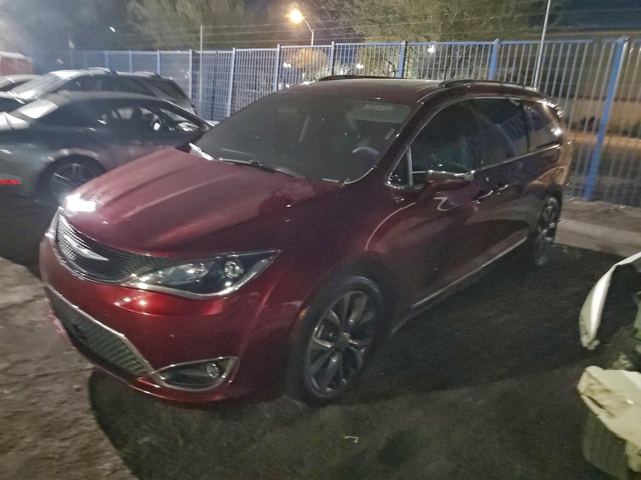 CHRYSLER PACIFICA L 2017