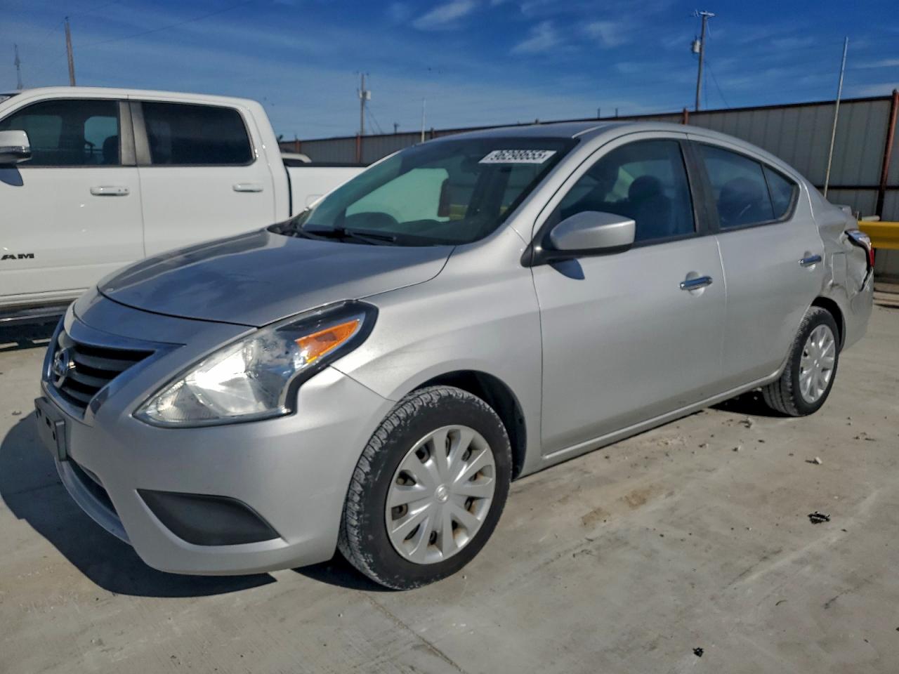 NISSAN VERSA 2017