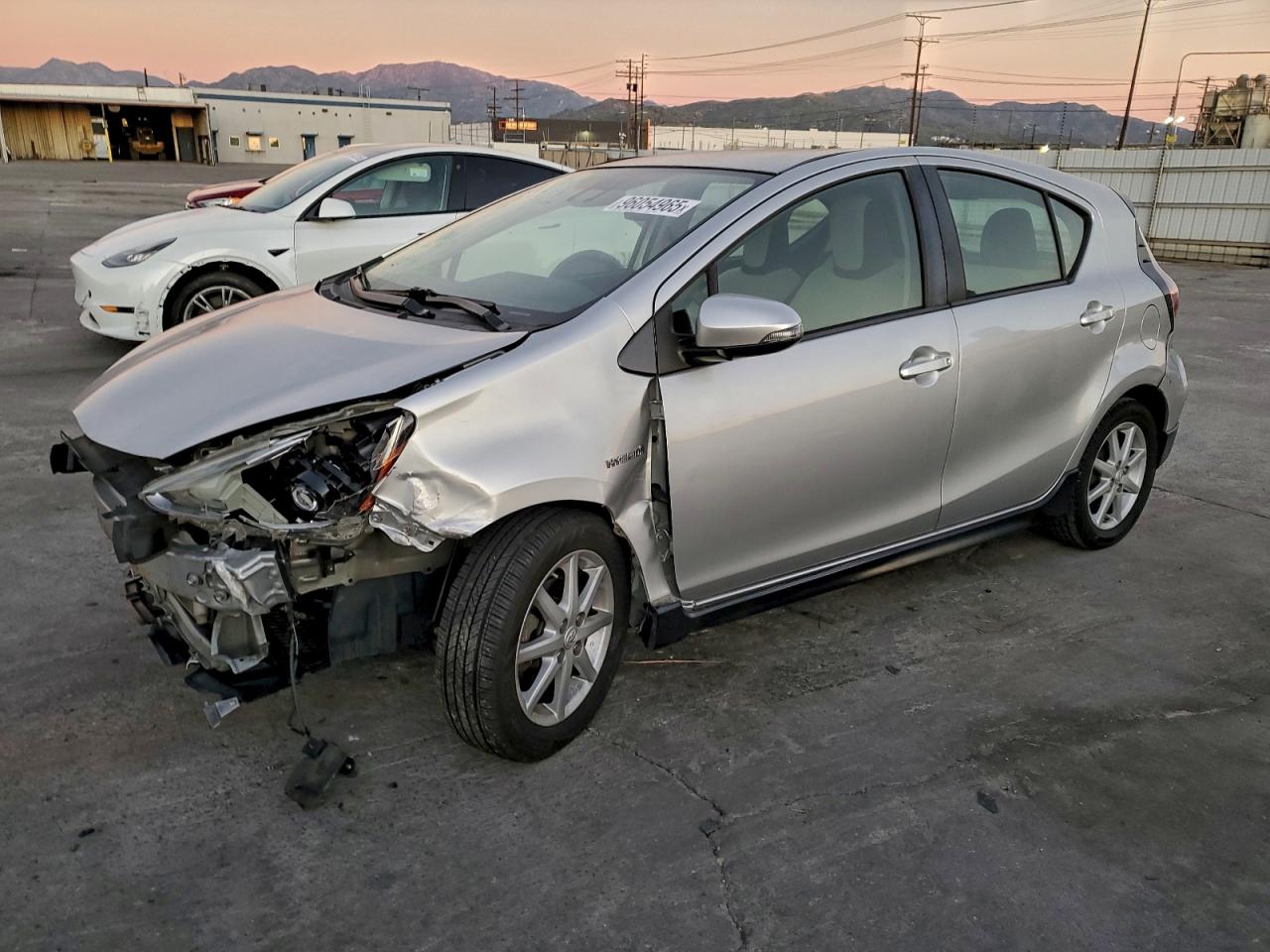 TOYOTA PRIUS C 2017