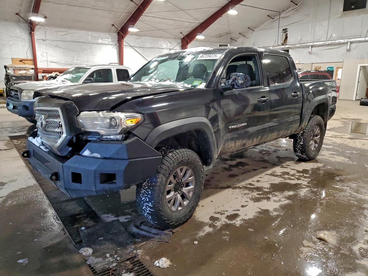 TOYOTA TACOMA 2017