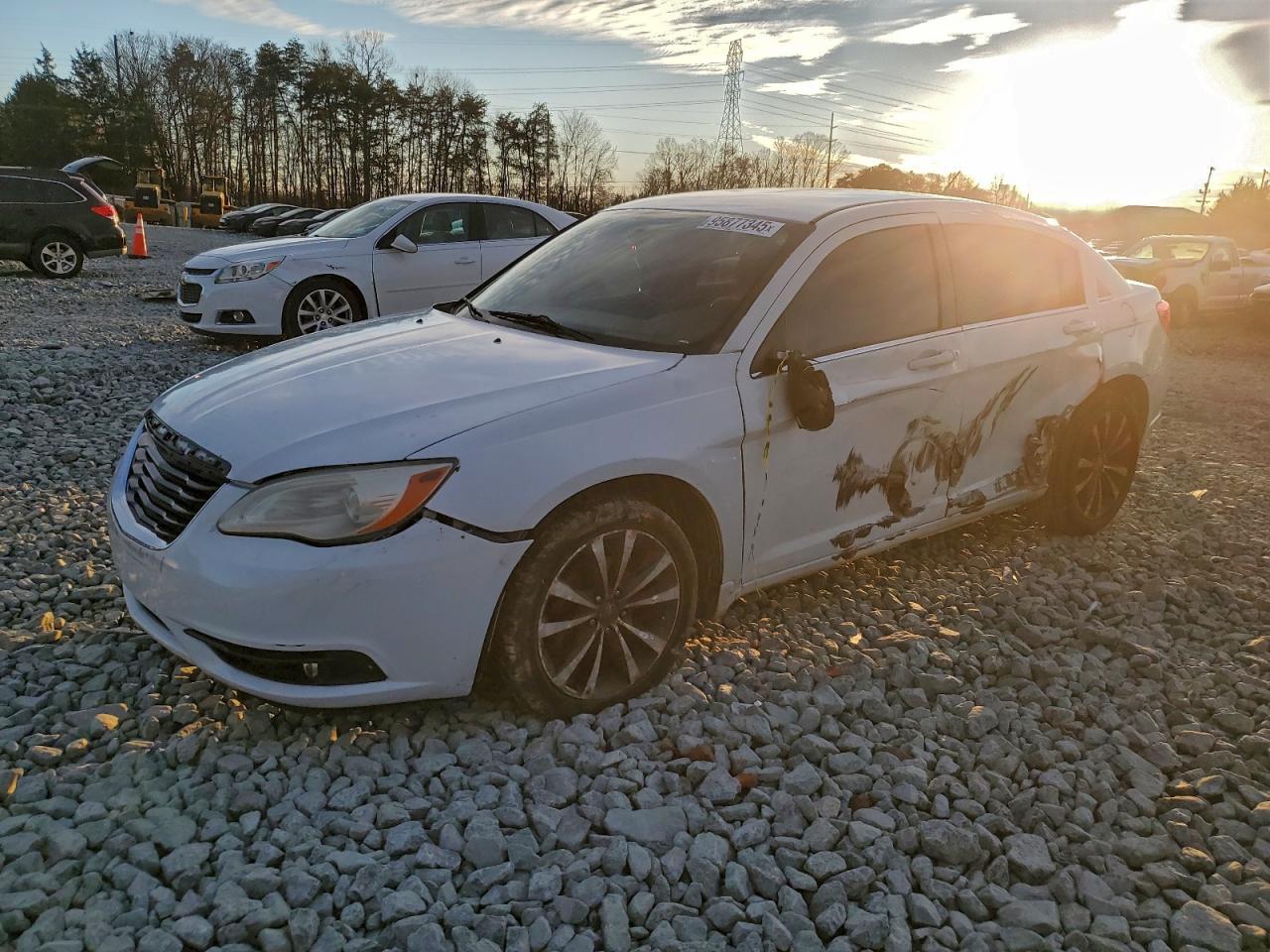 CHRYSLER 200 2013