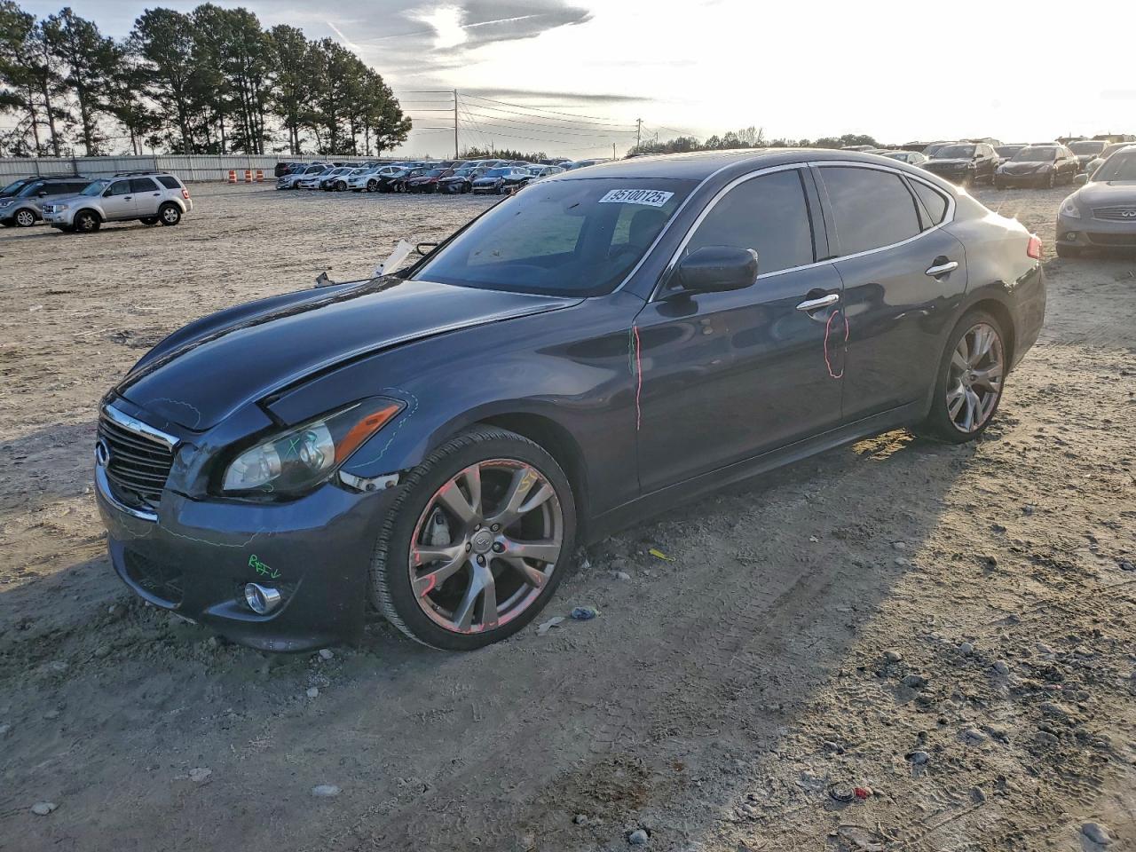 INFINITI M37 2011