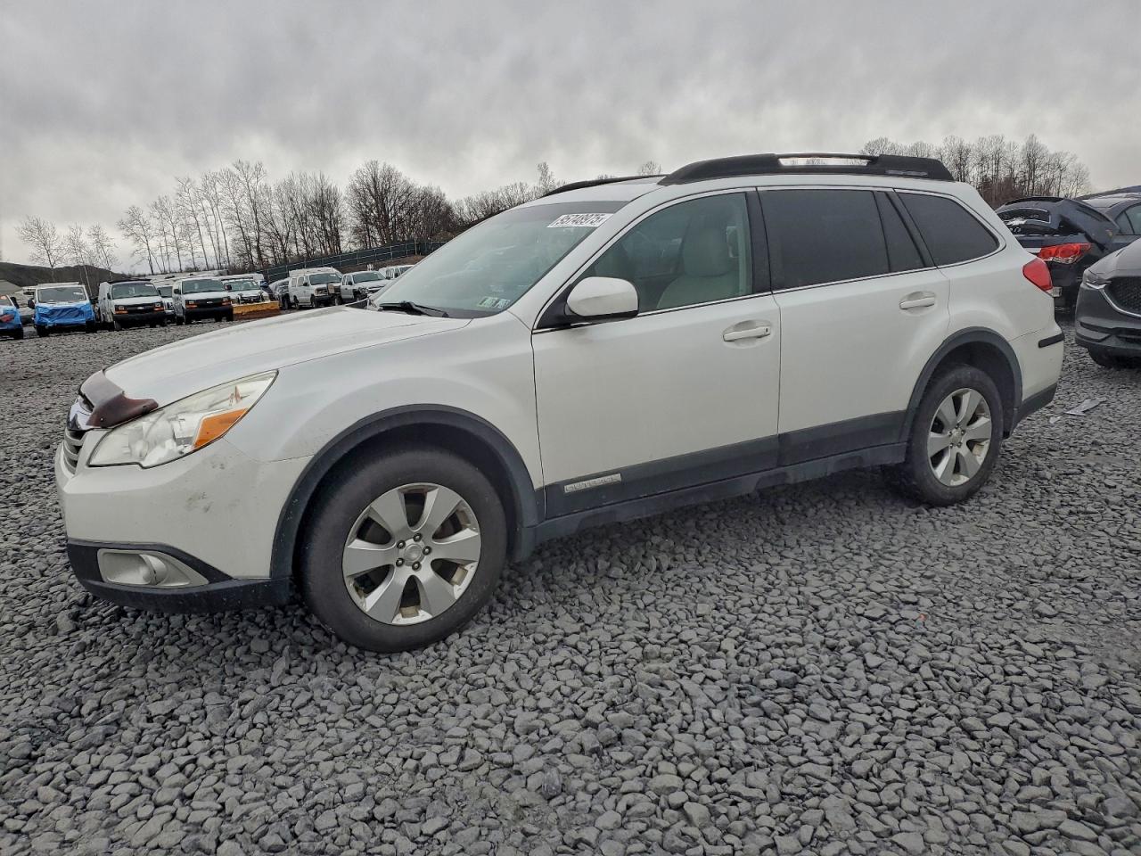 SUBARU OUTBACK 2. 2011