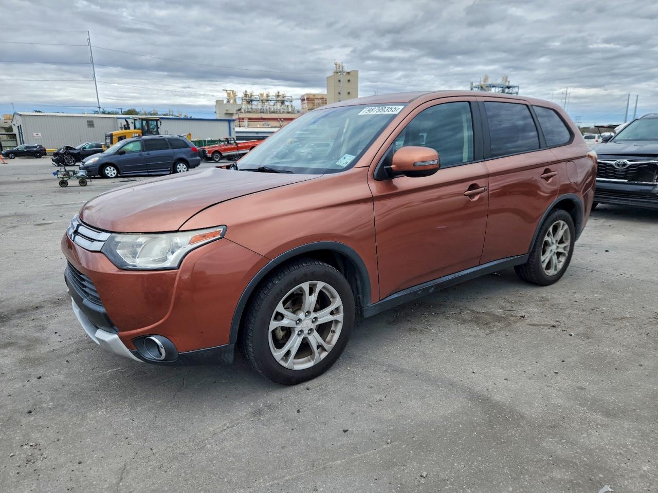 MITSUBISHI OUTLANDER 2015
