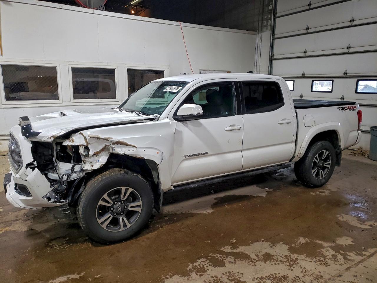 TOYOTA TACOMA 2017