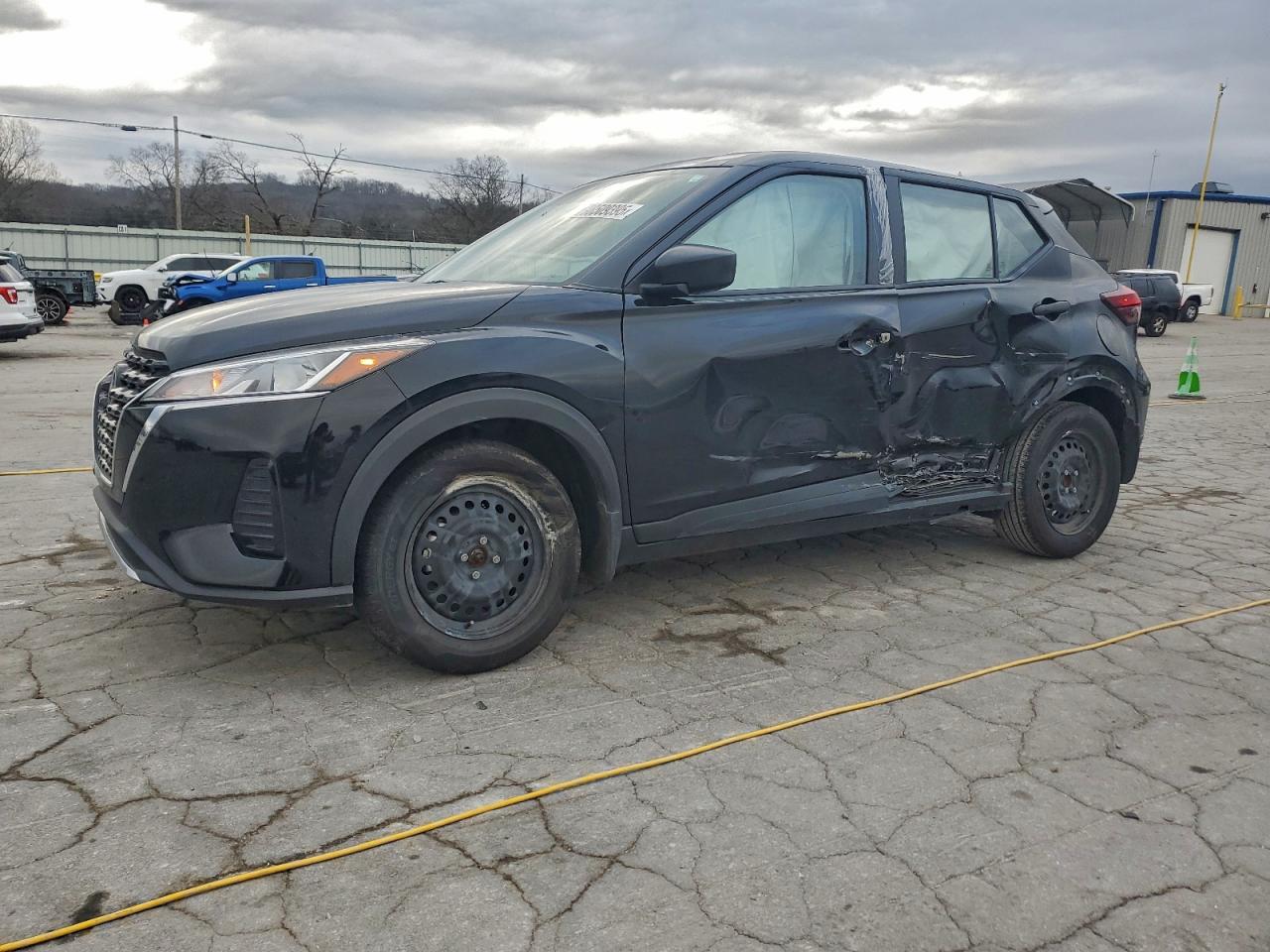 NISSAN KICKS 2023