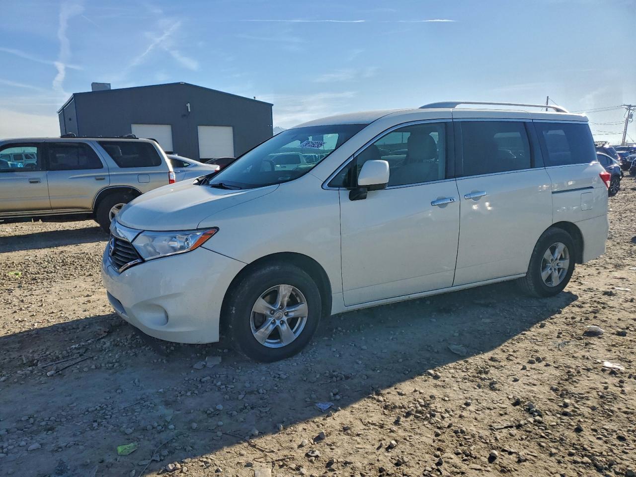 NISSAN QUEST 2017