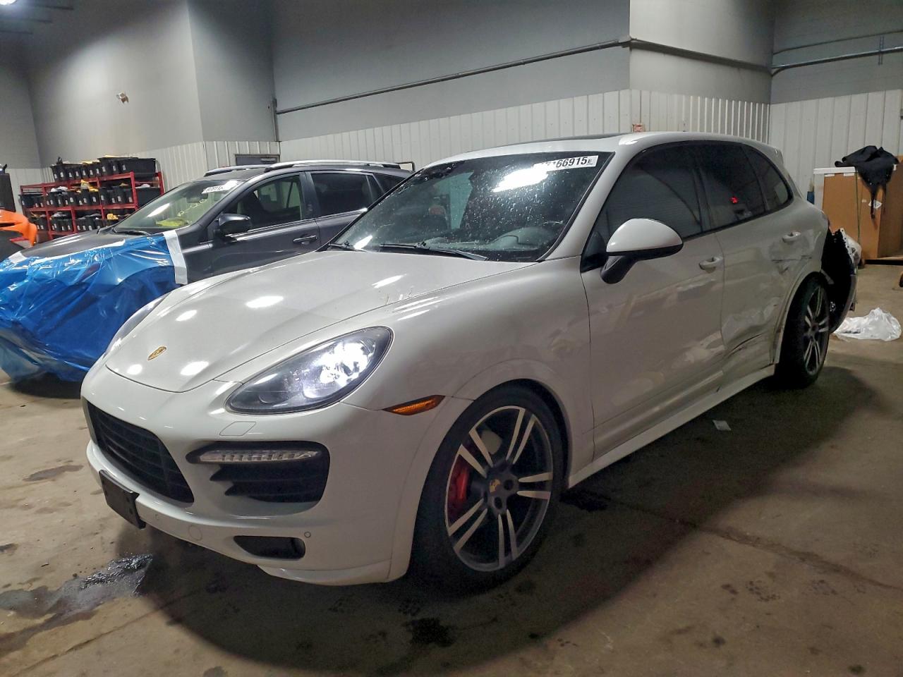 PORSCHE CAYENNE GT 2013